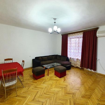 Cozy Apartment Near Opera House Ереван Экстерьер фото