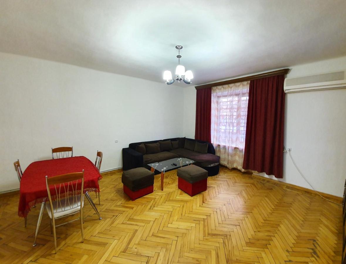Cozy Apartment Near Opera House Ереван Экстерьер фото