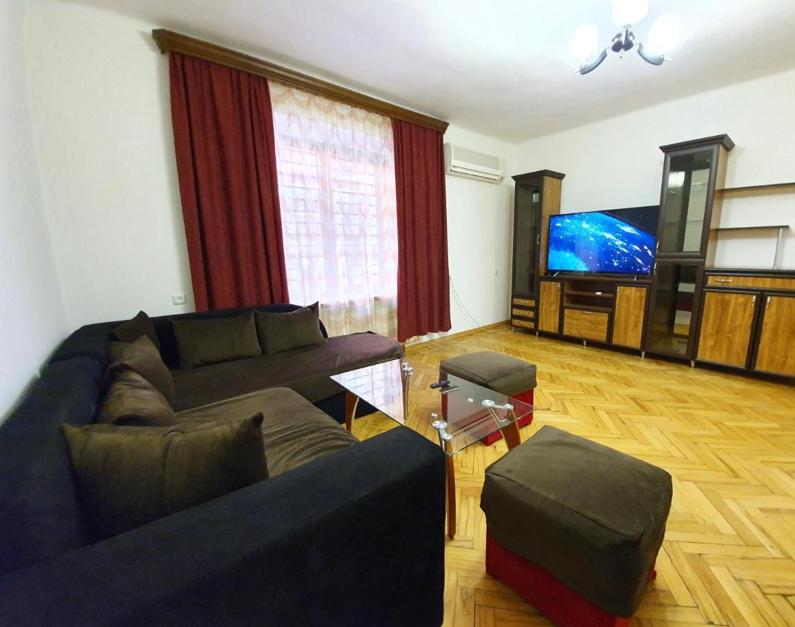 Cozy Apartment Near Opera House Ереван Экстерьер фото